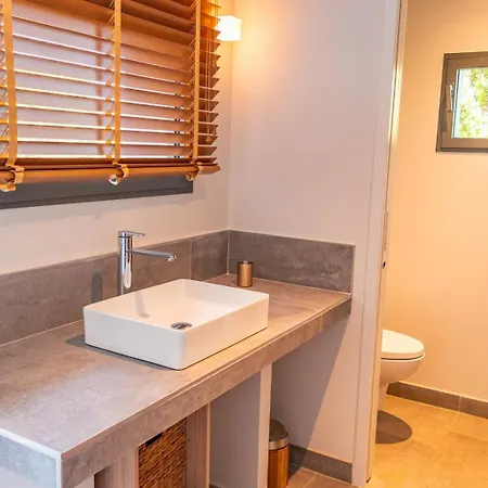 Cala Rossa Di * Lecci