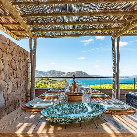 Cala Rossa Di * Lecci