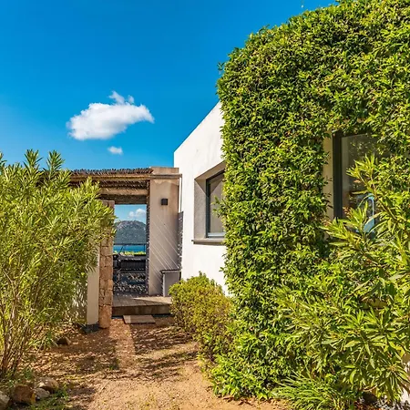 Villa Cala Rossa Di *