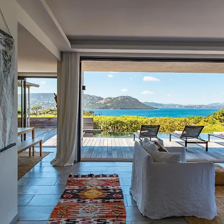 Cala Rossa Di Villa Lecci